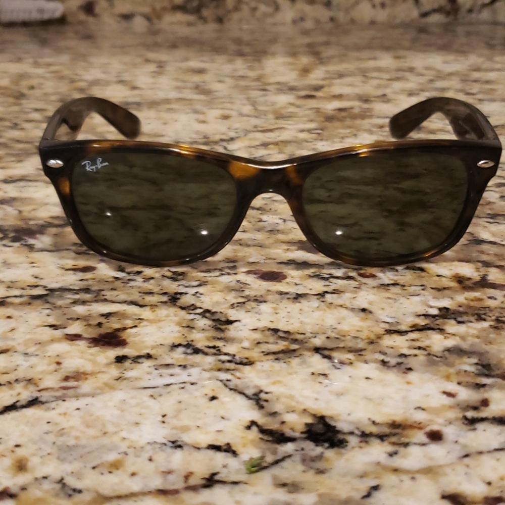 Tortoise colored New Wayfarer Raybans